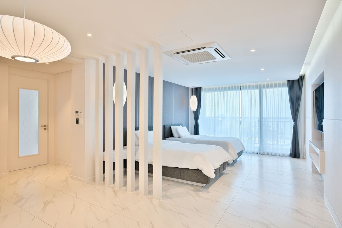 ห้องคอมฟอร์ทสวีท | ผ้าม่านกันแสง, Wi-Fi ฟรี, ผ้าปูที่นอน