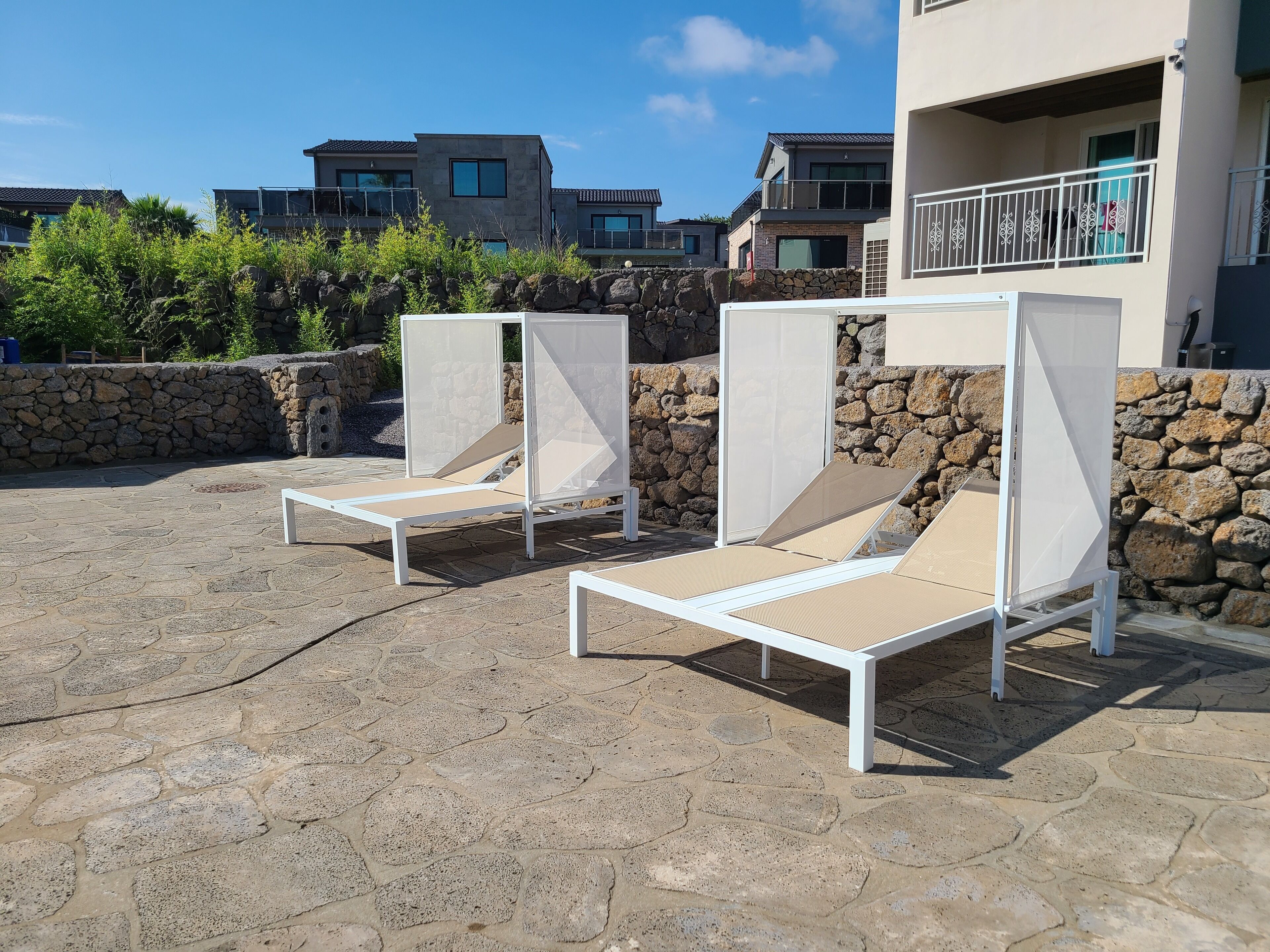 seasonal outdoor pool, open 9:00 am to 9:00 pm, pool loungers