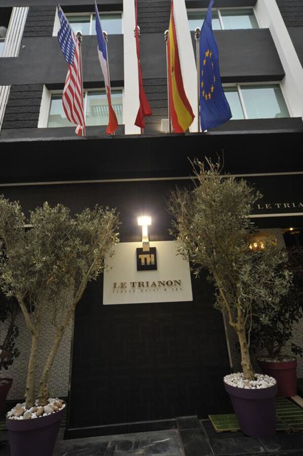 Front of property - Le Trianon Luxury Hotel & Spa (Casablanca)