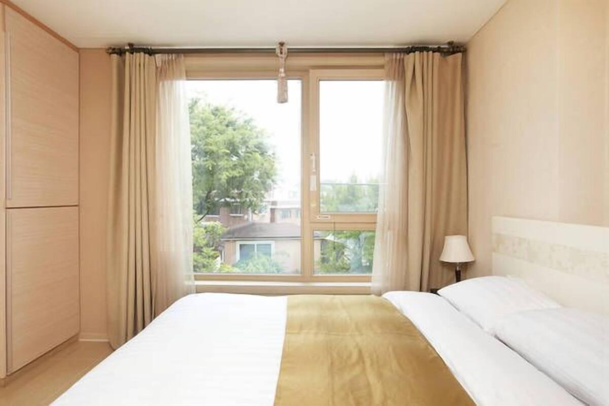 Standard Double Room | Iron/ironing board (on request), WiFi (free), bed sheets