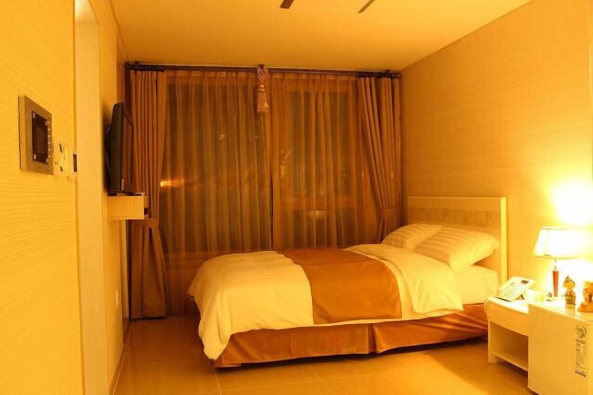 Standard Studio, 1 Double Bed, Kitchenette | Iron/ironing board (on request), WiFi (free), bed sheets