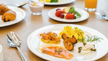 Café da manhã com buffet todos os dias mediante uma taxa