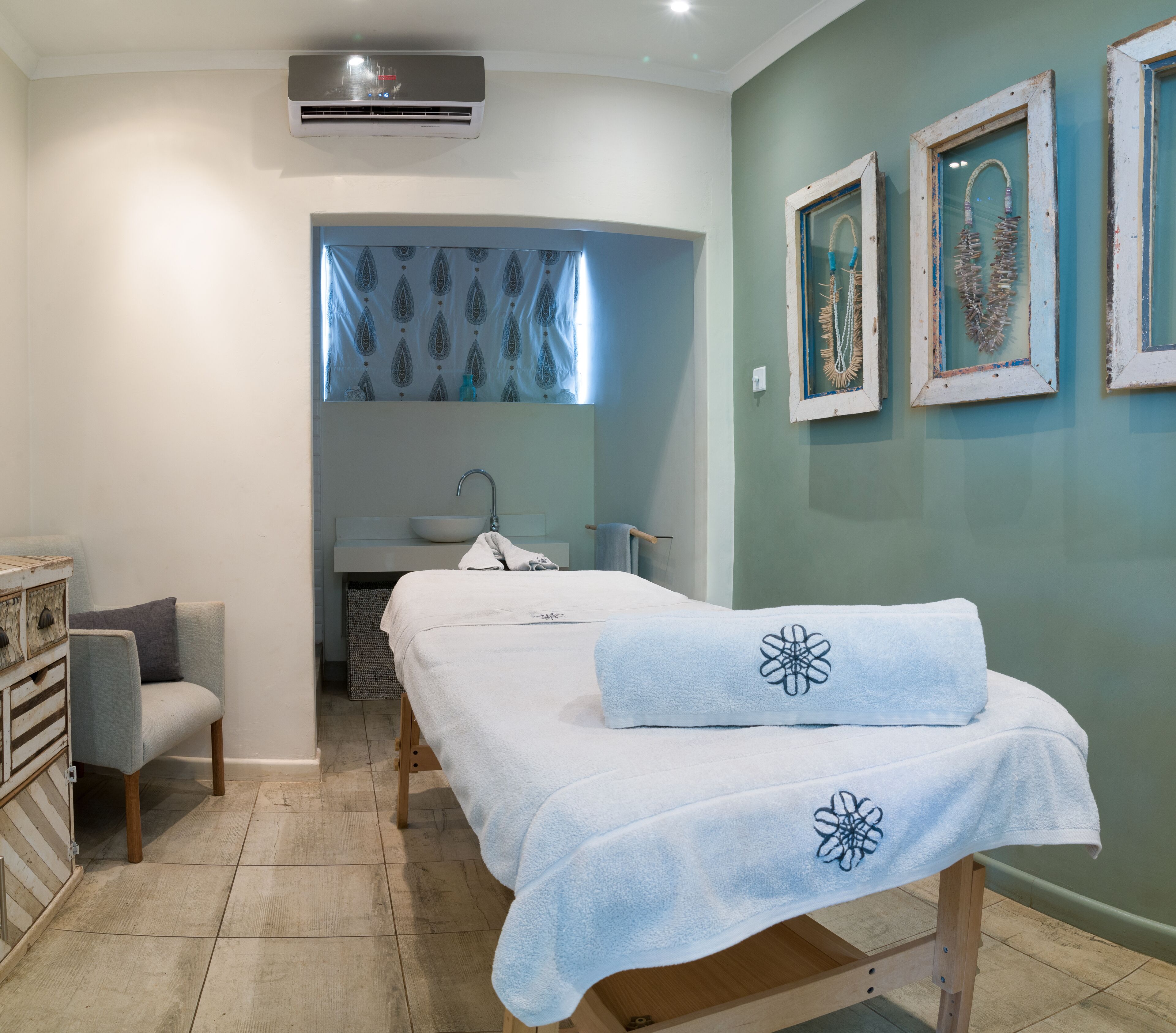couples treatment room(s), body treatments, aromatherapy