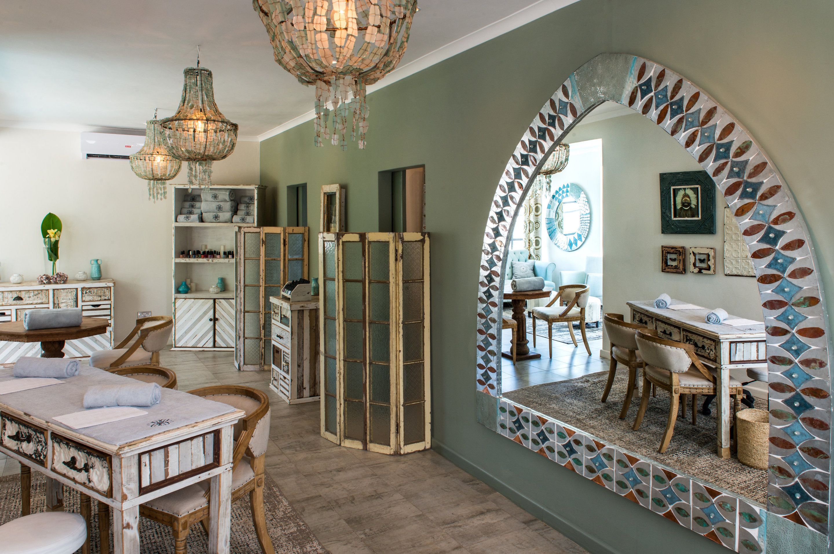 Couples treatment rooms, body treatments, aromatherapy