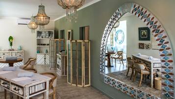 Couples treatment rooms, body treatments, aromatherapy