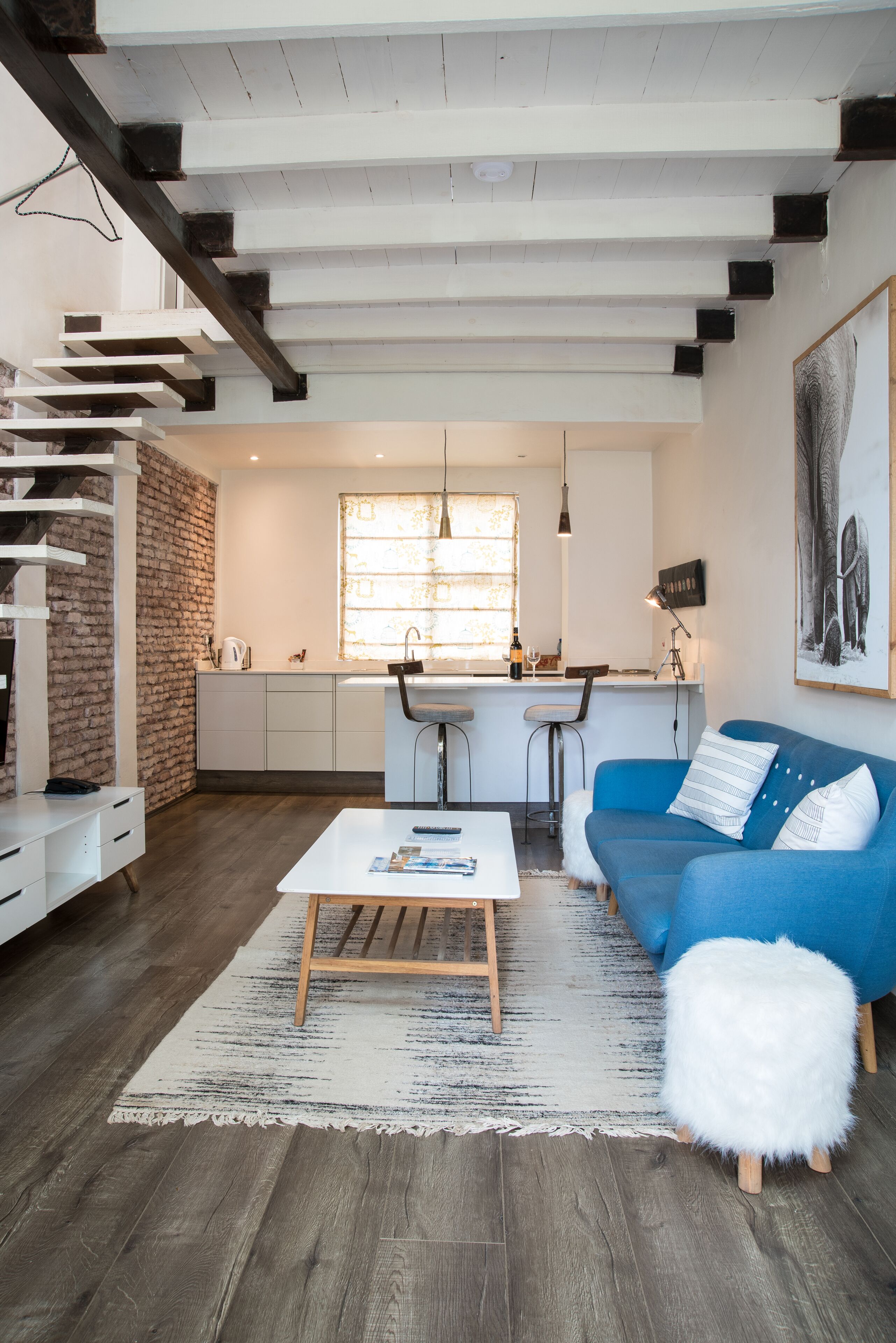 32-inch LCD TV with satellite channels, TV