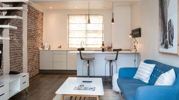 32-inch LCD TV with satellite channels, TV