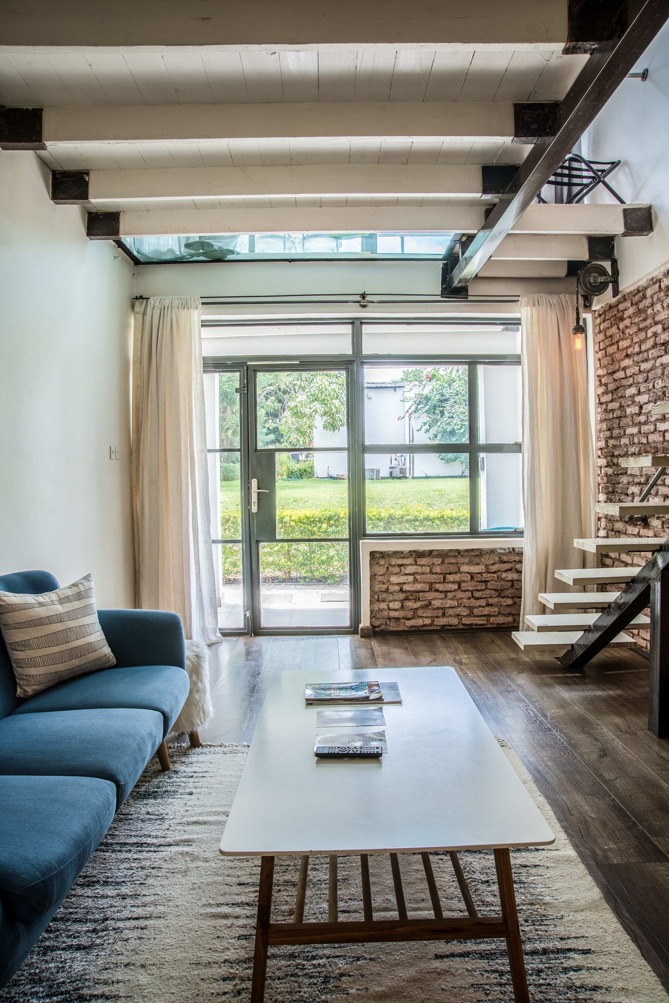 32-inch lcd tv with satellite channels, tv