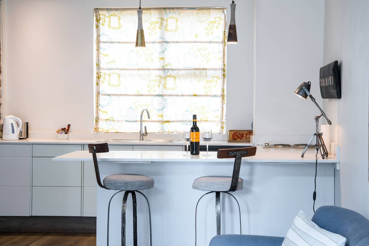 fridge, coffee/tea maker, electric kettle, freezer