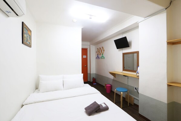 مكتب ومكواة/لوح كي وواي فاي مجانًا