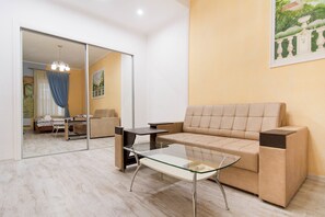 Deluxe Studio | Living area