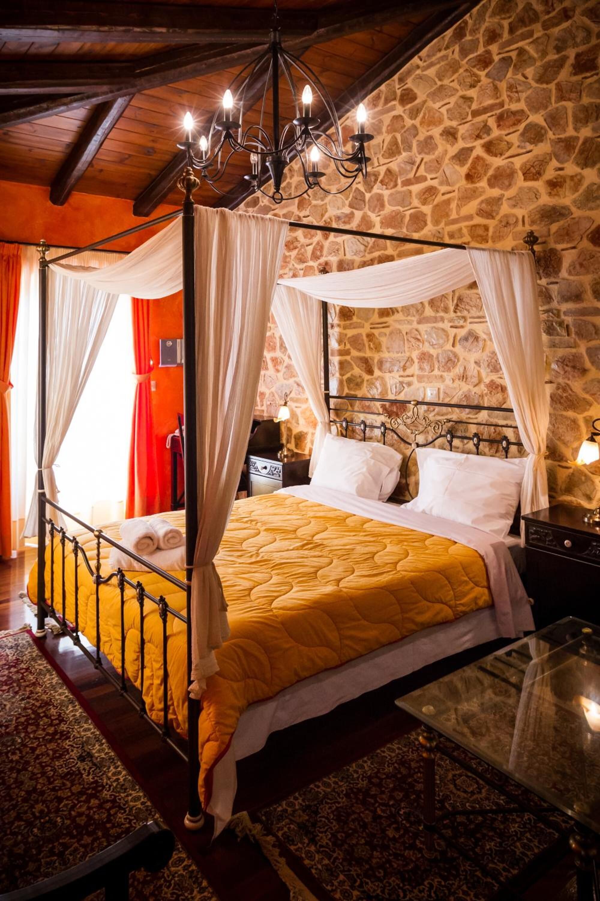 高档床上用品、办公桌、隔音、免费 WiFi