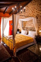 Ropa de cama de alta calidad, escritorio y sistema de insonorización 