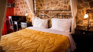 Premium bedding, desk, soundproofing, free WiFi - Acronafplia Pension A (Nafplio)