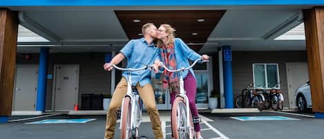 A couple on bicycles in front of the River Inn at Seaside.