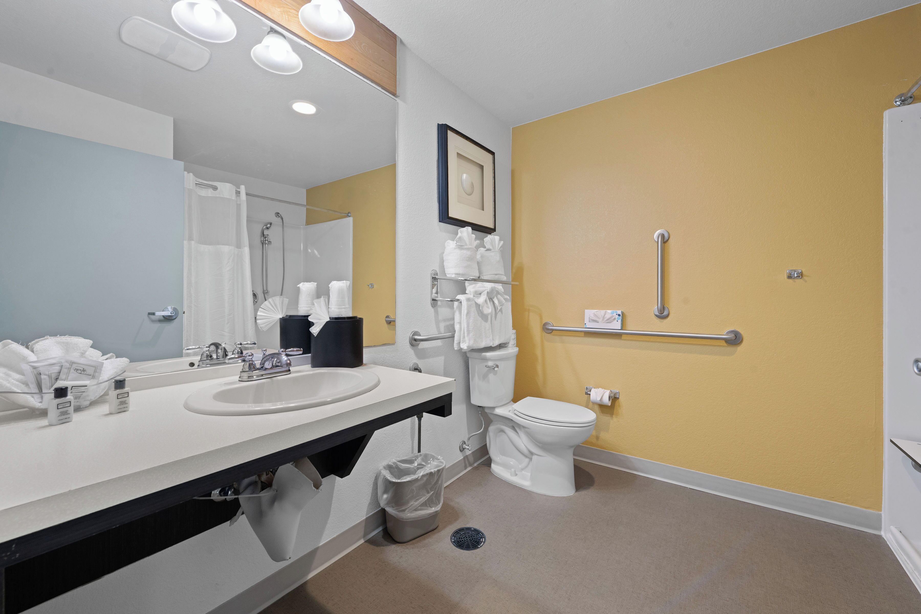 standard room, 1 queen bed, accessible, river view | desk, iron/ironing board, free cots/infant beds, free wifi