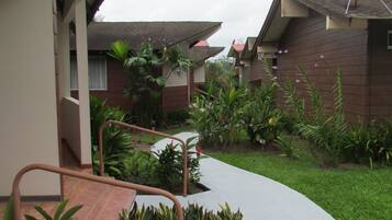 Triple Room | In-room safe, individually decorated, free WiFi, bed sheets