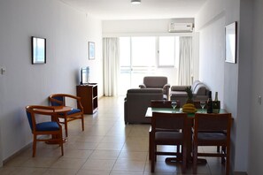 TV - Sun Hall Beach Hotel Apts. (Larnaca)