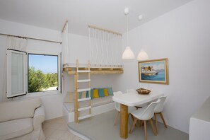  Premium Family Suite with Sea view | Living area | 19-inch plasma TV with satellite channels, TV, DVD player - Valena Mare (Naxos)