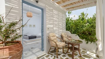 Luxury One-bedroom Apartment | Útsýni úr herberginu