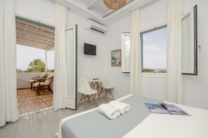Superior Sea view Apartment | Bathroom | Shower, rainfall showerhead, free toiletries, hair dryer - Valena Mare (Naxos)