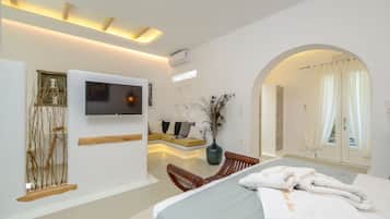 Family Suite | Hypo-allergenic bedding, minibar, in-room safe, individually decorated