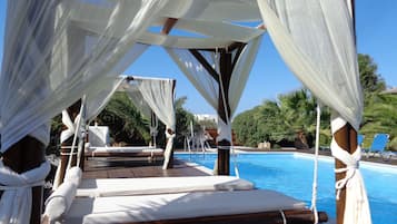 Seasonal outdoor pool, open 8:30 AM to 8:00 PM, pool umbrellas