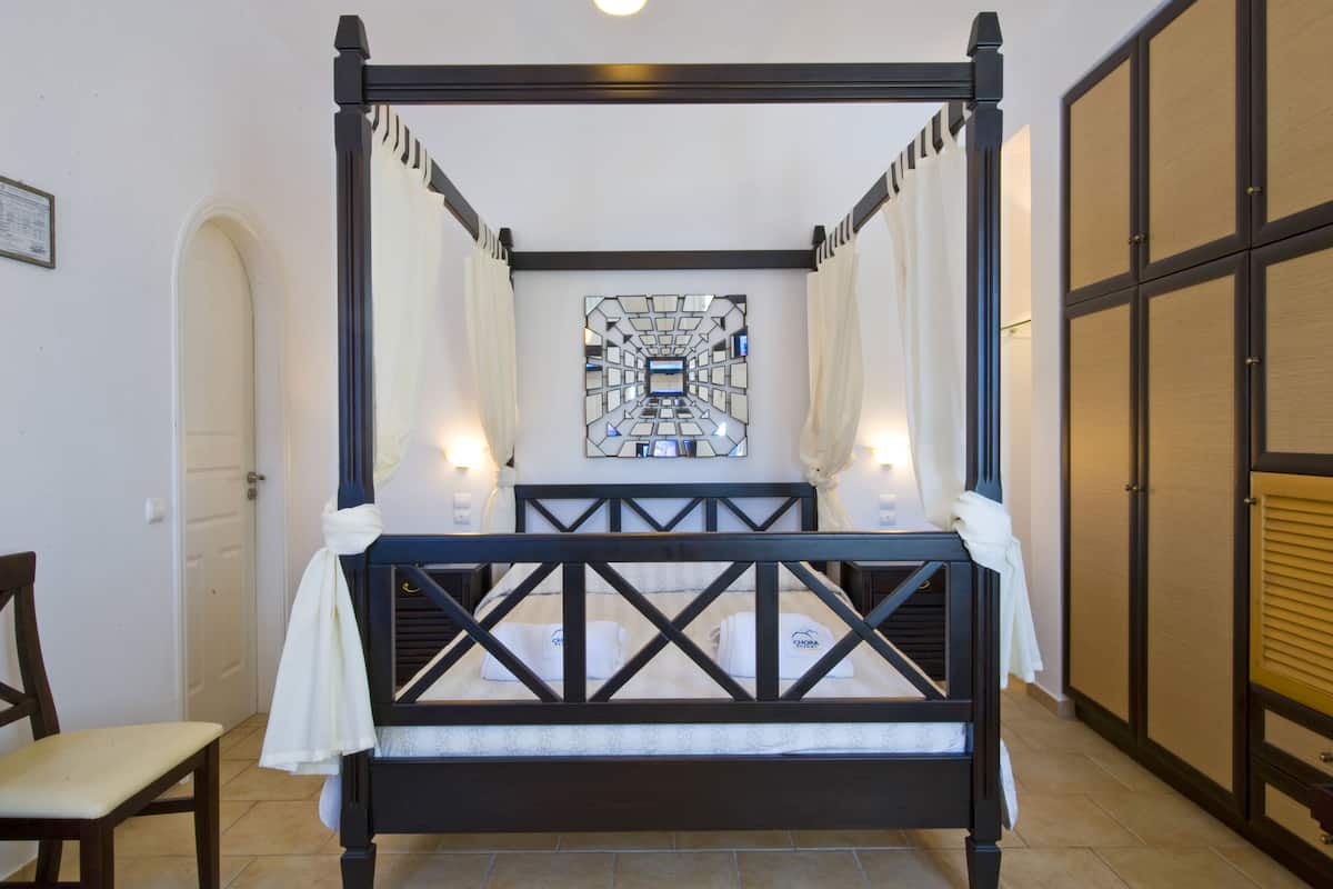 bungalow, patio, pool view | in-room safe, individually decorated, soundproofing