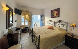 Junior Suite, 1 Bedroom, Pool View | In-room safe, individually decorated, soundproofing - Chora Resort Hotel & Spa (Folegandros)