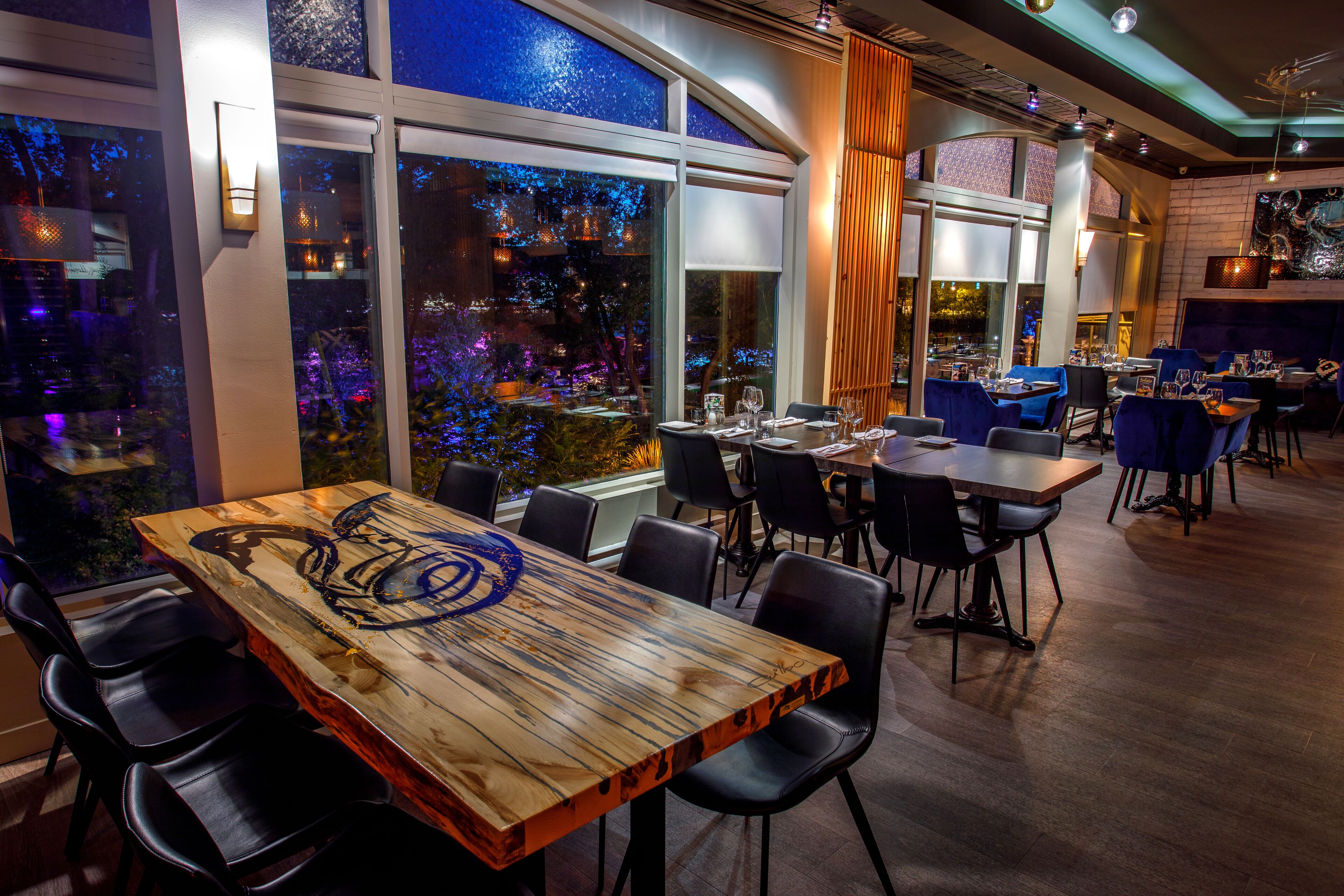 breakfast, lunch and dinner served