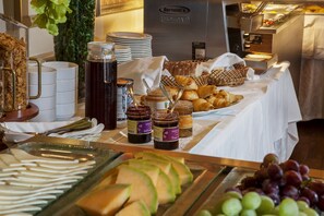 Daily buffet breakfast for a fee