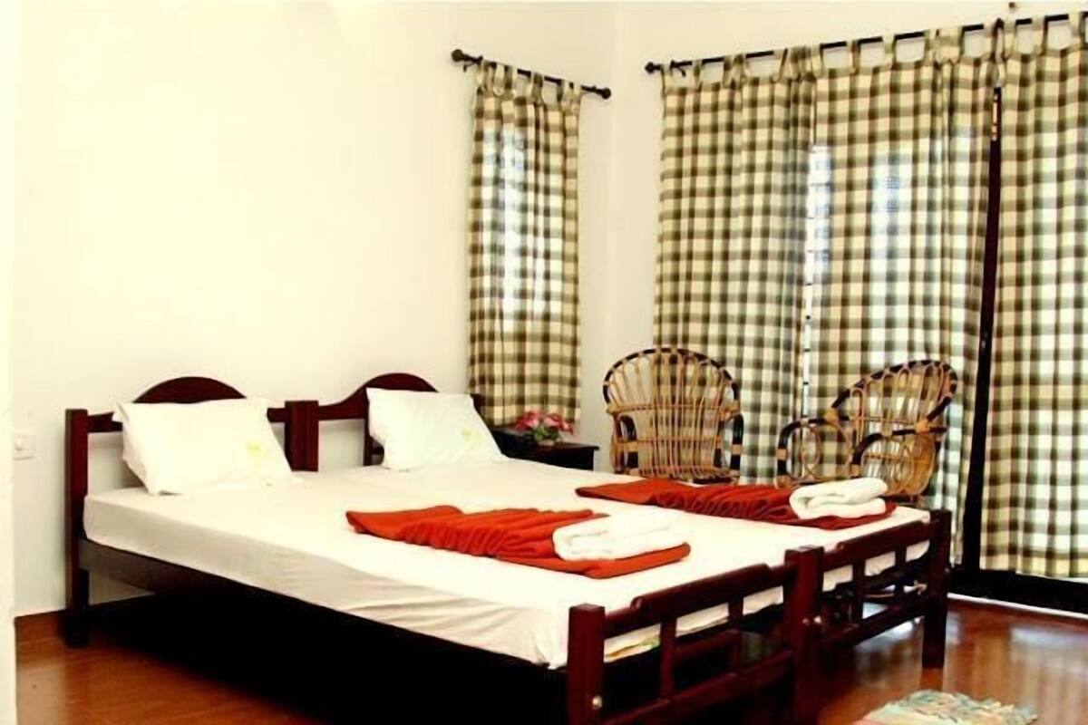Deluxe Room Non A/c