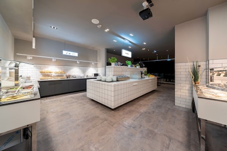 Desayuno buffet todos los días (EUR 11.90 por persona)