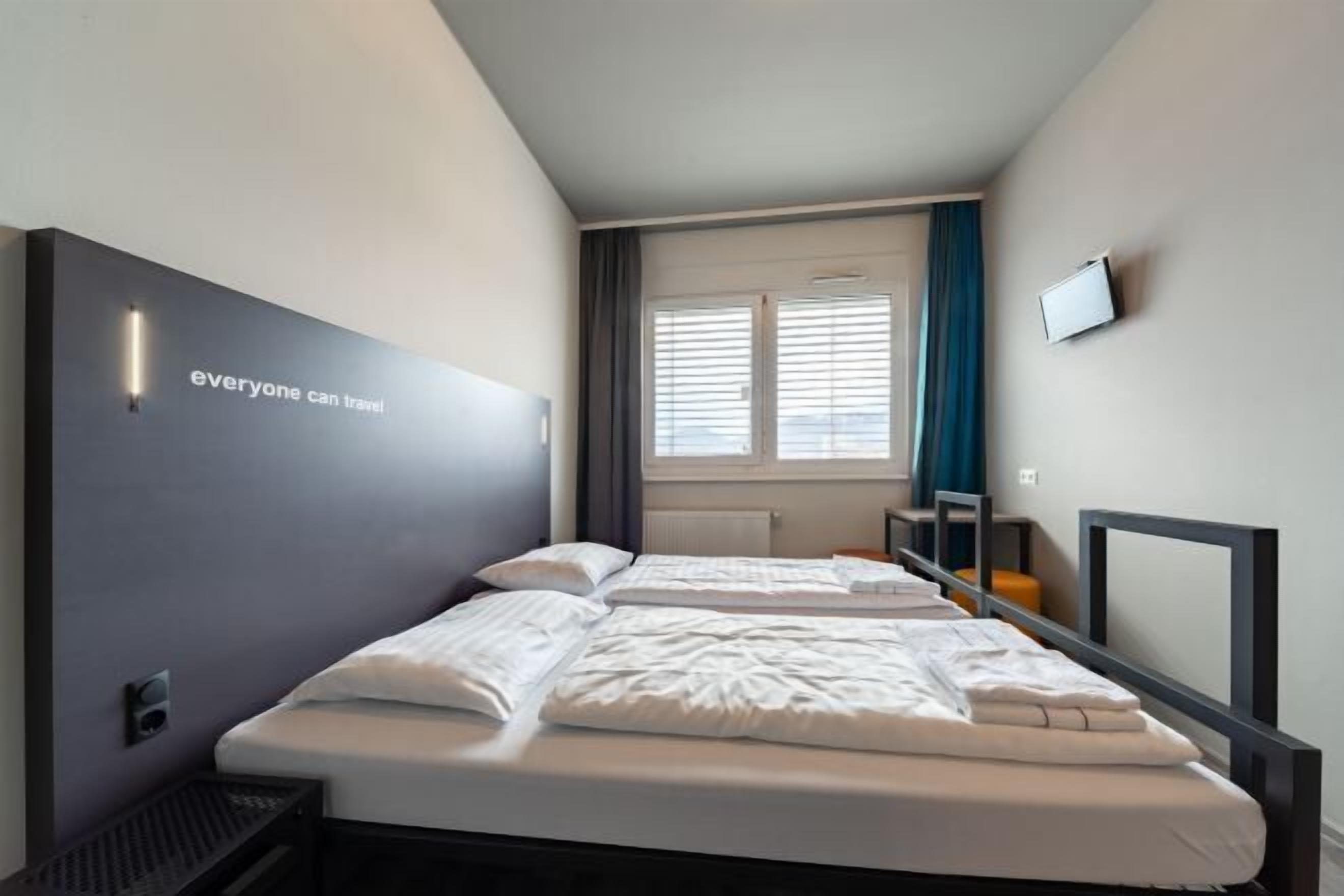 客房內保險箱、熨斗/熨衣板、免費無線上網、床單