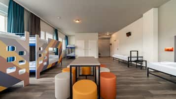 1 Bed in a Mixed 6-Bed Dormitory | セーフティボックス (室内)、アイロン / アイロン台、WiFi (無料)、ベッドシーツ