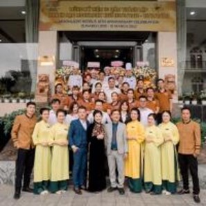 A group of people standing in front of a building with a sign above the entrance. - Moonlight Hotel Hue (Hue)