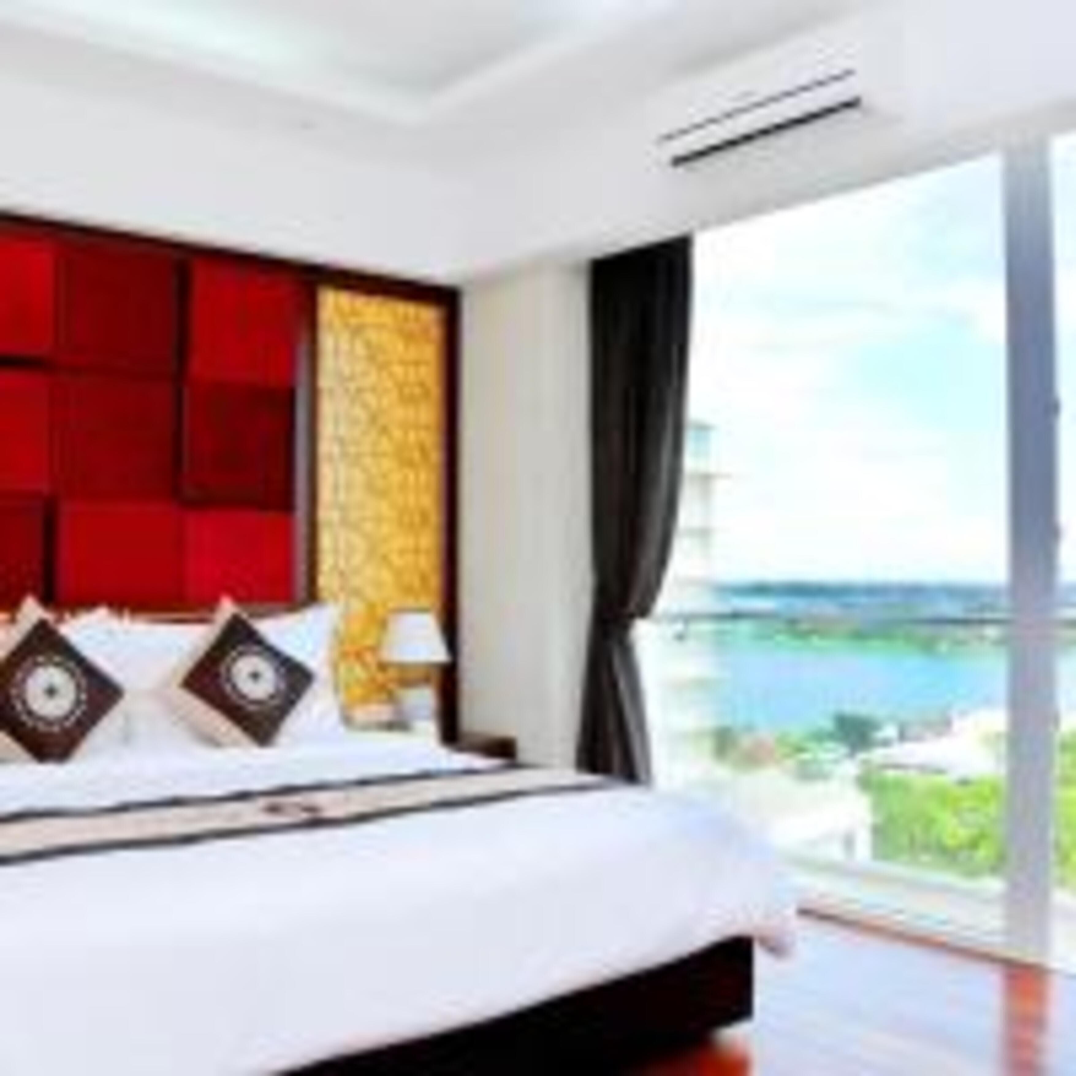 deluxe double room, river view | 1 bedroom, minibar, in-room safe, desk