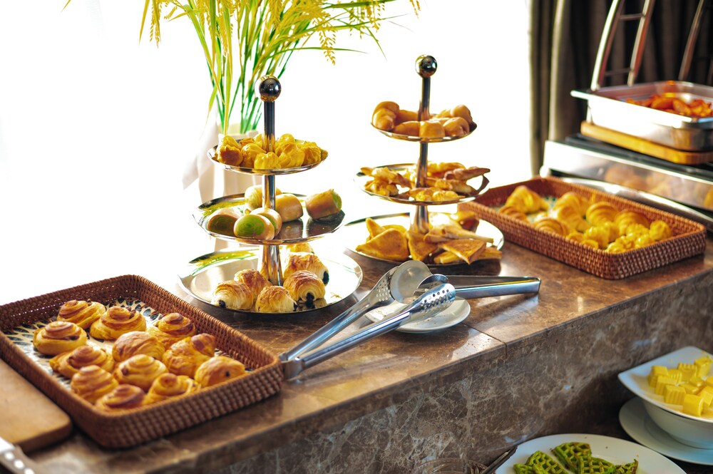 Moonlight Hotel Hue by null