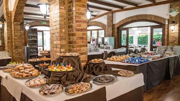 Free daily buffet breakfast
