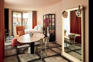 XL MAMA TERRACE | Living area | 27-inch TV with cable channels - Mama Shelter Lyon (Lyon)