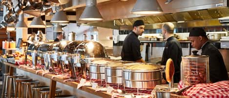 Petit déjeuner, déjeuner et dßner servis sur place