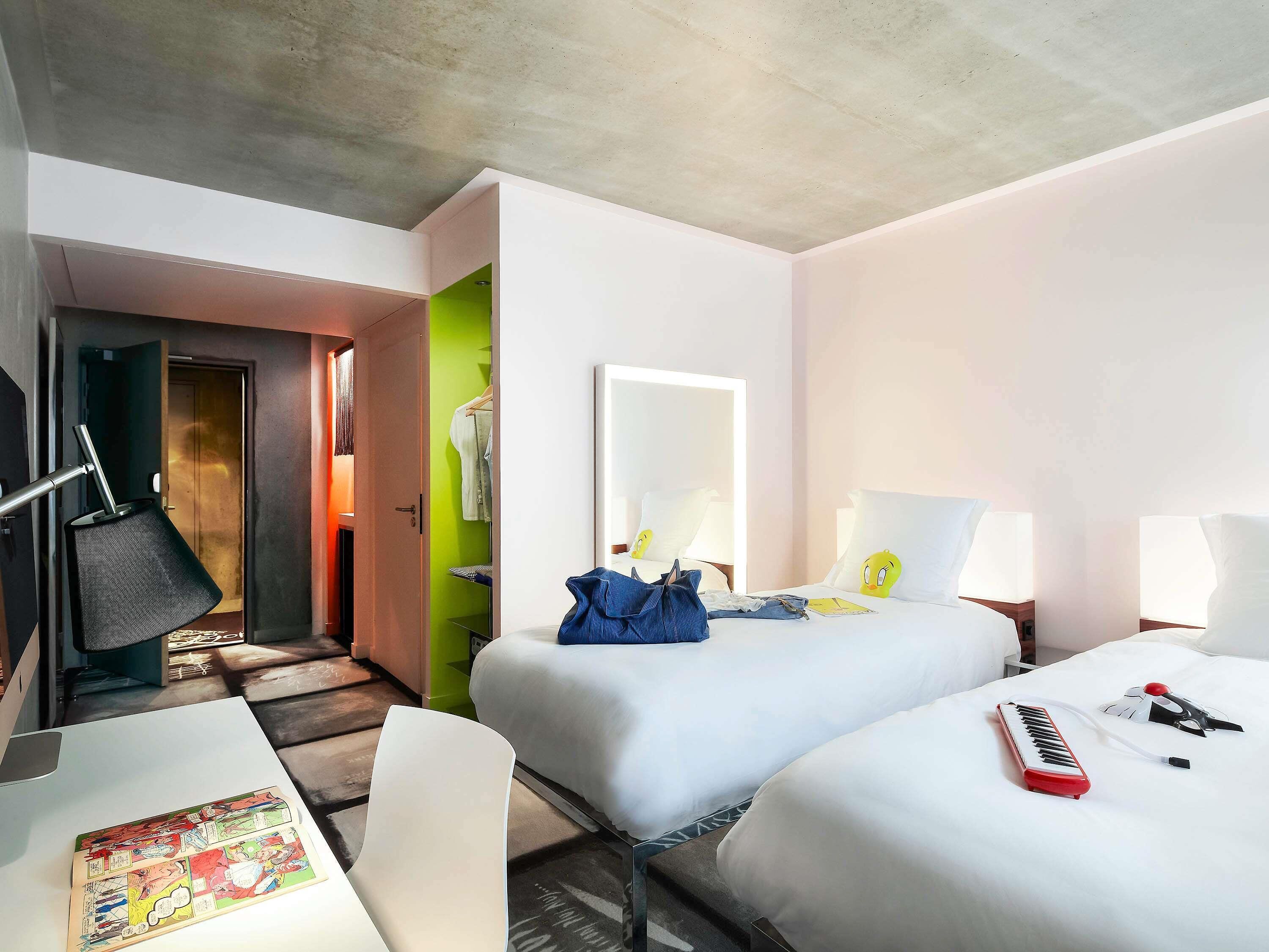 Twin Room, 2 Twin Beds (Medium Mama) | In-room safe, desk, soundproofing, free WiFi