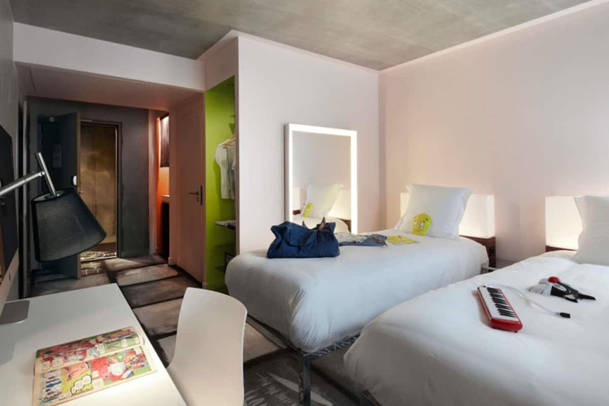 Premium bedding, in-room safe, desk, laptop workspace