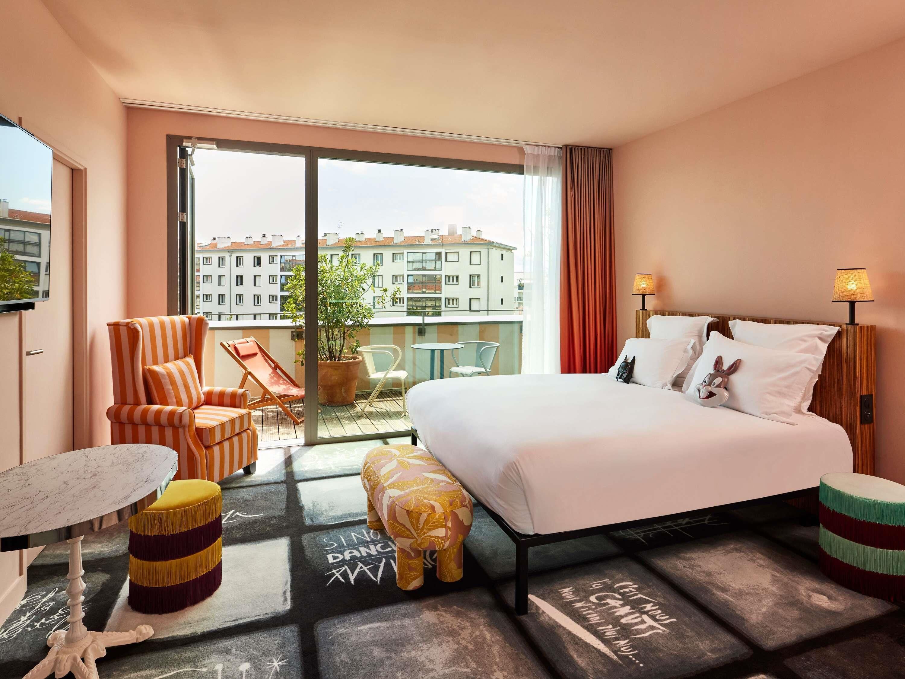 In-room safe, desk, soundproofing, free WiFi