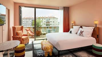 In-room safe, desk, soundproofing, free WiFi