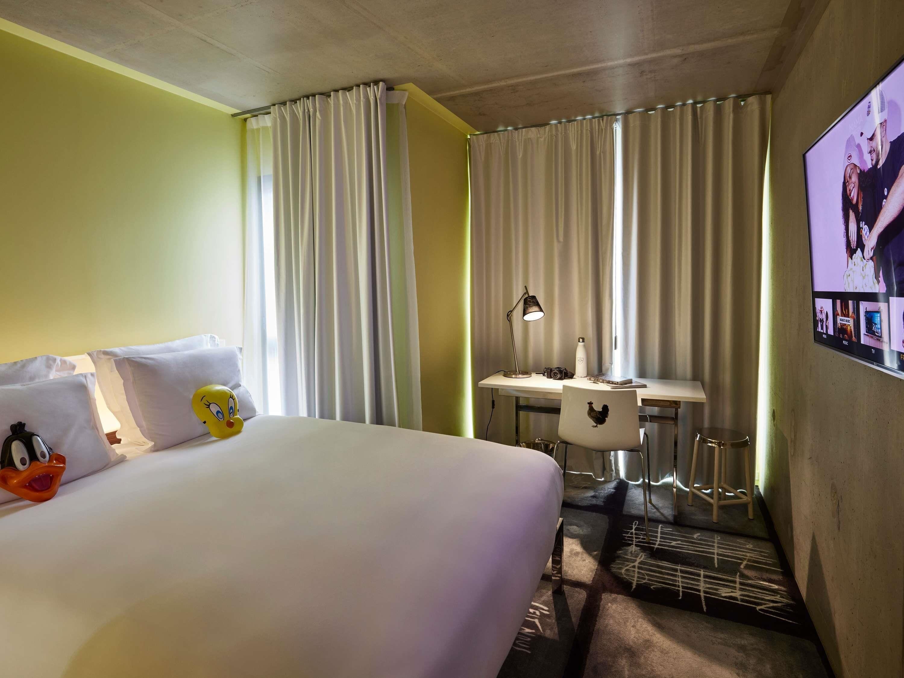 Double Room, 1 Double Bed (Small Mama) | In-room safe, desk, soundproofing, free WiFi