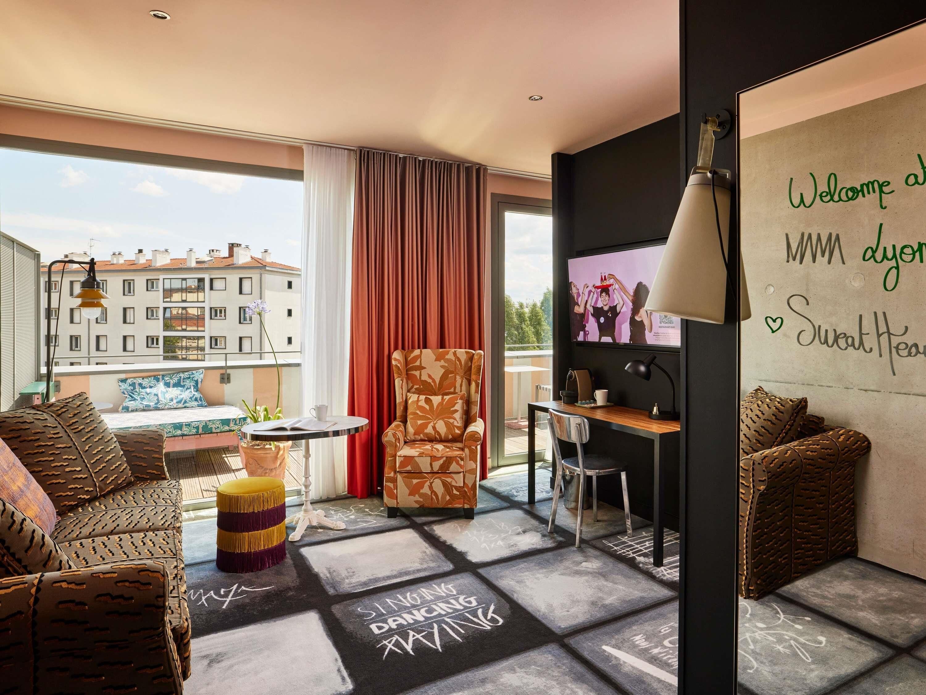 In-room safe, desk, soundproofing, free WiFi