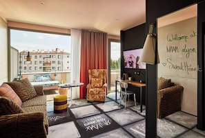 Room, 1 Double Bed, Terrace | Living area | 27-inch TV with cable channels - Mama Shelter Lyon (Lyon)