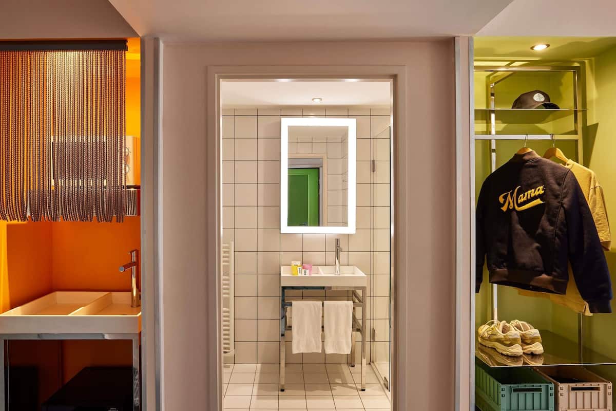 In-room safe, desk, soundproofing, free WiFi