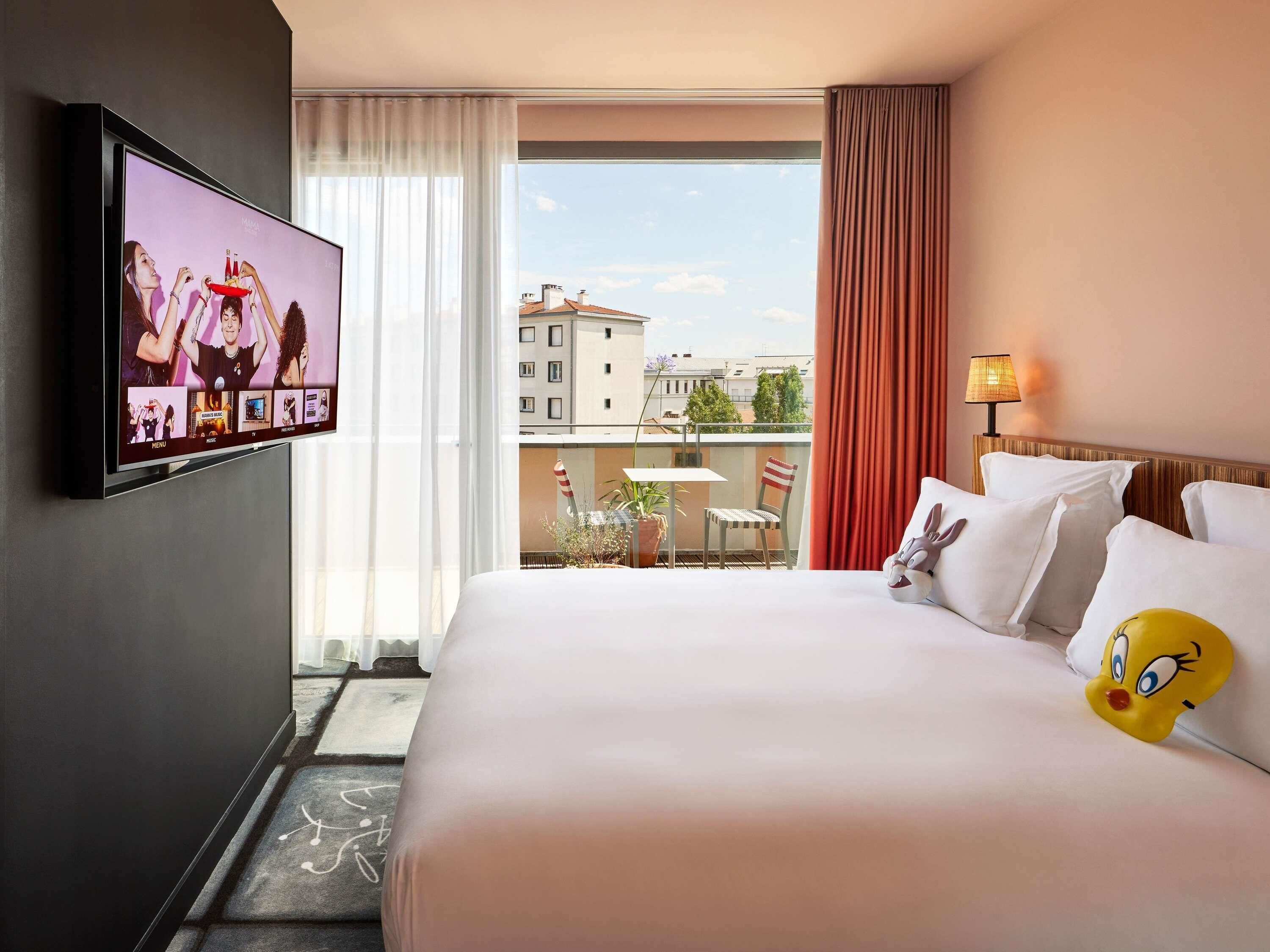 In-room safe, desk, soundproofing, free WiFi